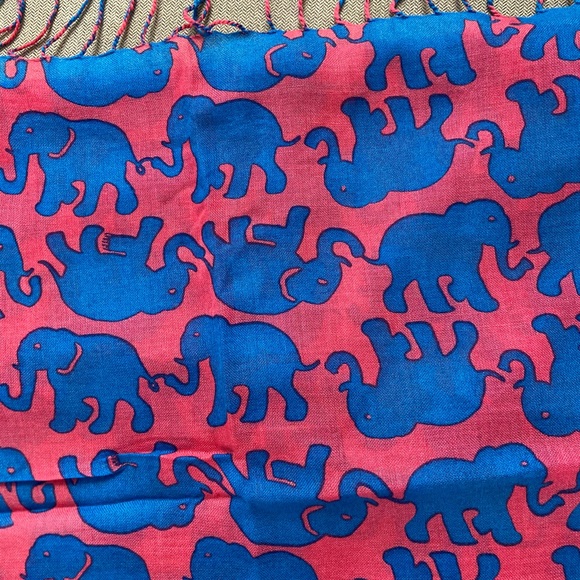 Lilly Pulitzer Cashmere/Silk Elephant Murfee Scarf - Picture 6 of 7